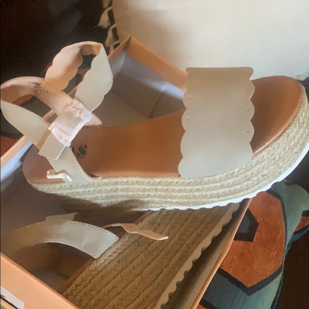 Ladies sandals